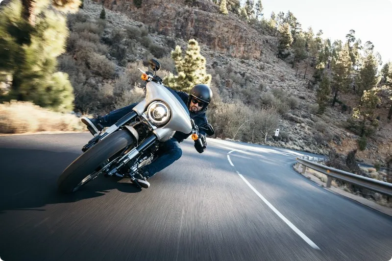 skilled-lawyers-motorcycle-accidents-salt-lake-city Solo motorcycle rider with black helmet and sunglasses riding on road.
